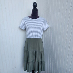 Madison + Hudson Super Cute Green White Dress Flattering Stretch Short Sleeve PM